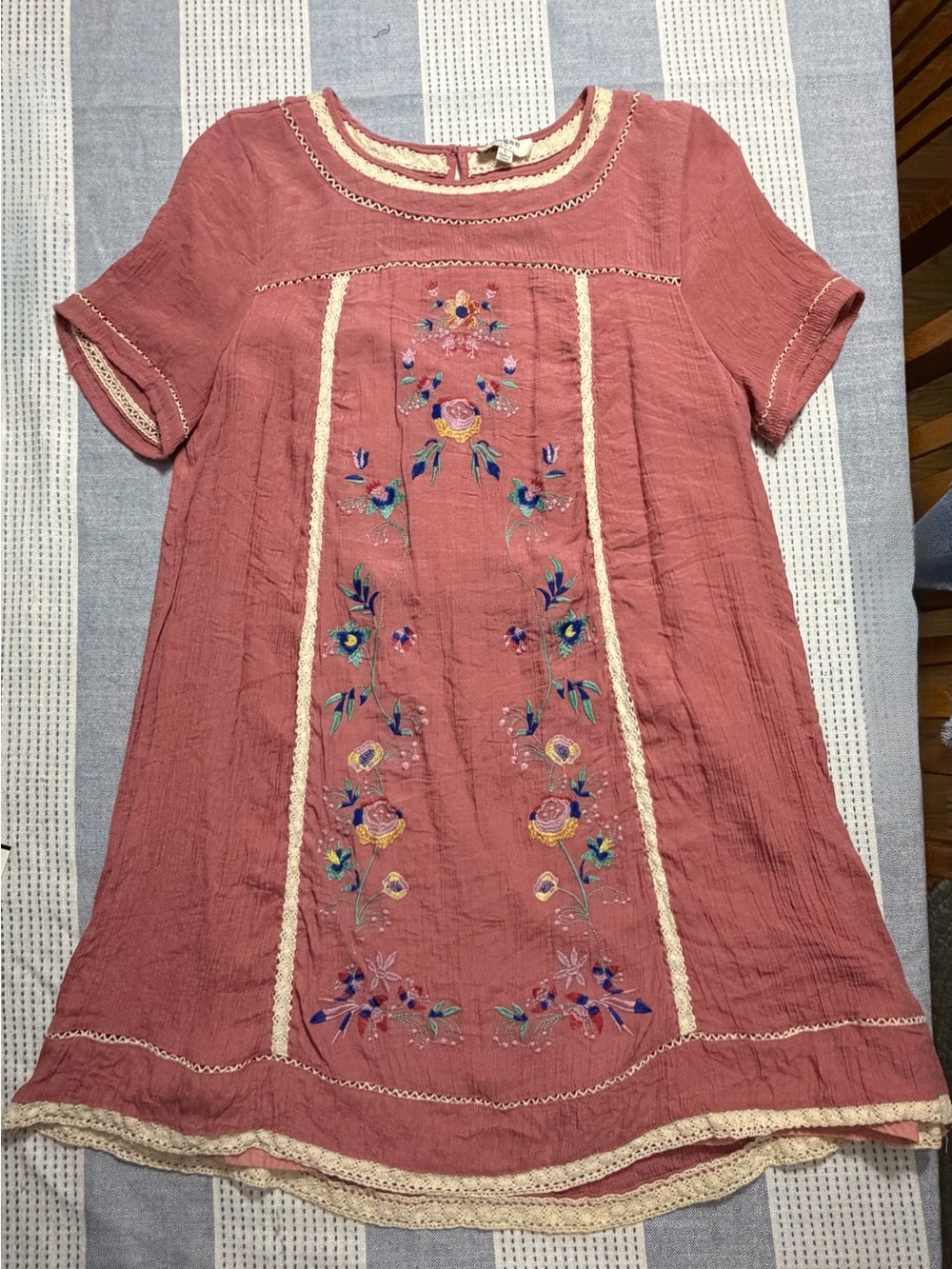 Umgee Shift Dress with Embroidered Floral Detail - Picture 4 of 10